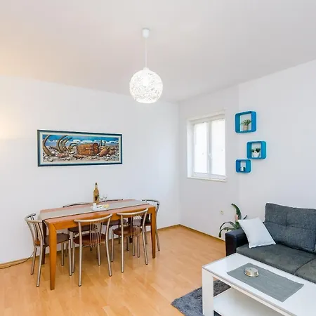 Apartment Antej *